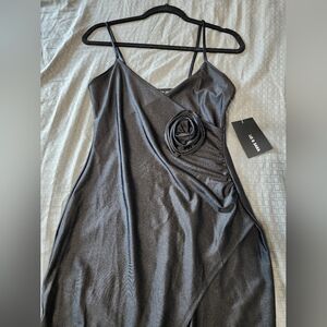 Liz & Sara black dress